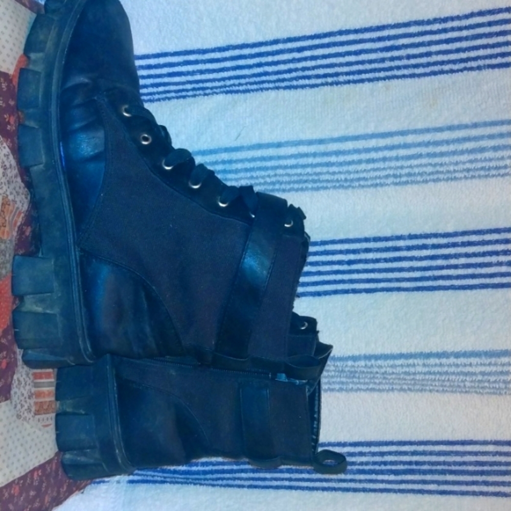 Black jadea goth platform boots